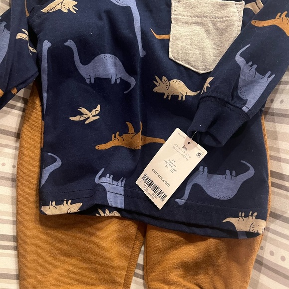 Carters 3M outfit - Picture 2 of 2